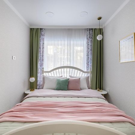 Mid-Century Charm Apartments В Центре Алматы Ngoại thất bức ảnh