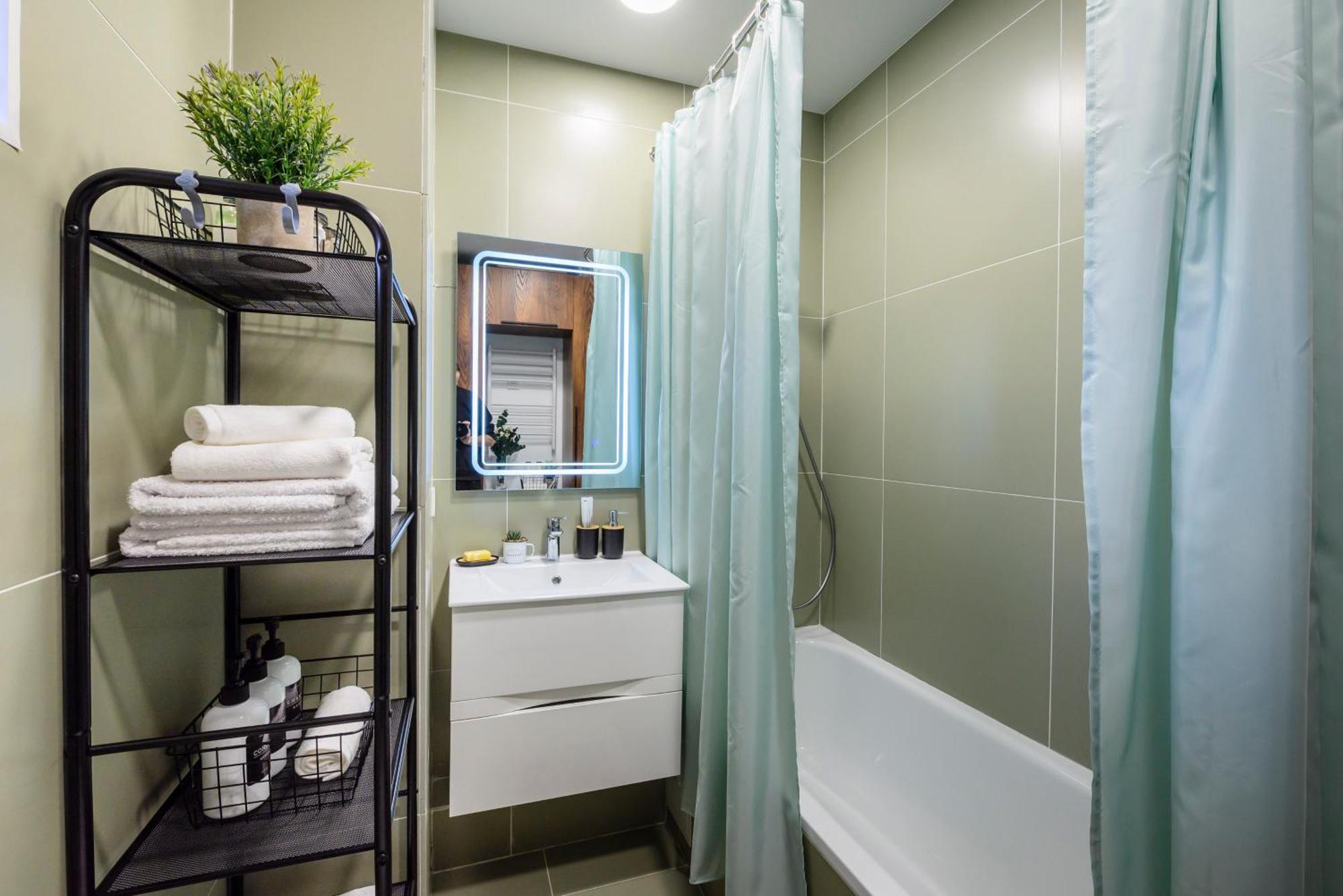 Mid-Century Charm Apartments В Центре Алматы Ngoại thất bức ảnh