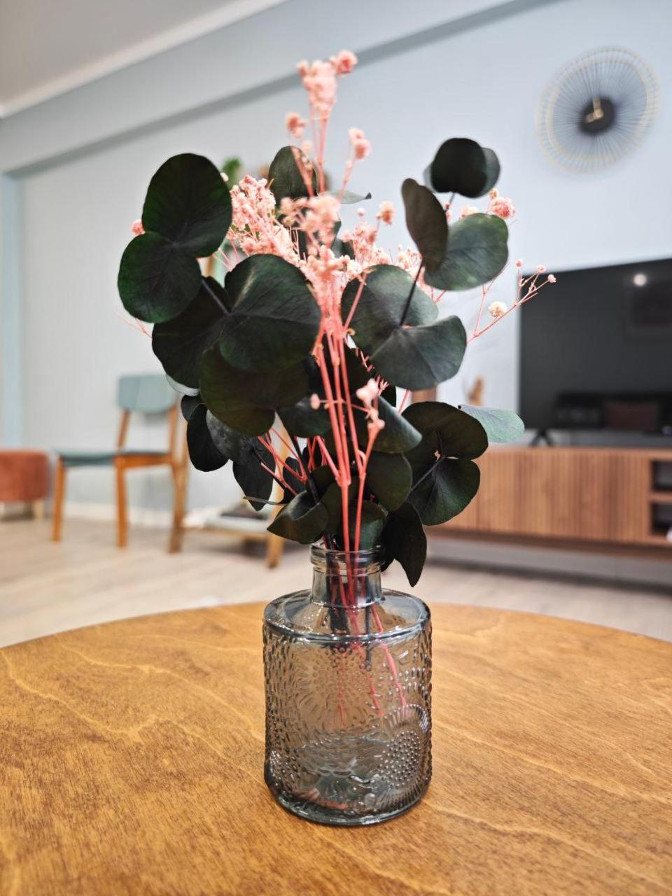 Mid-Century Charm Apartments В Центре Алматы Ngoại thất bức ảnh