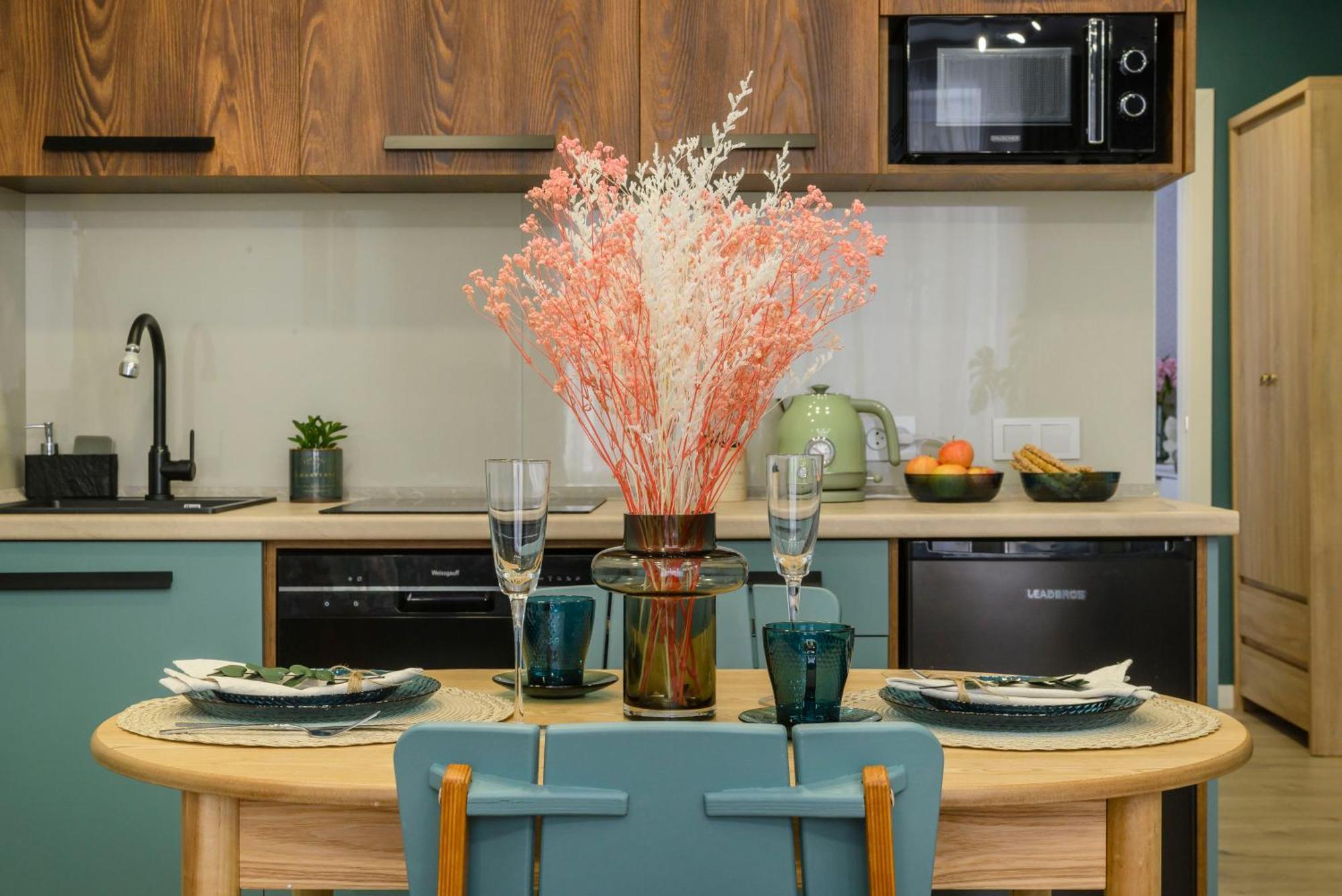 Mid-Century Charm Apartments В Центре Алматы Ngoại thất bức ảnh