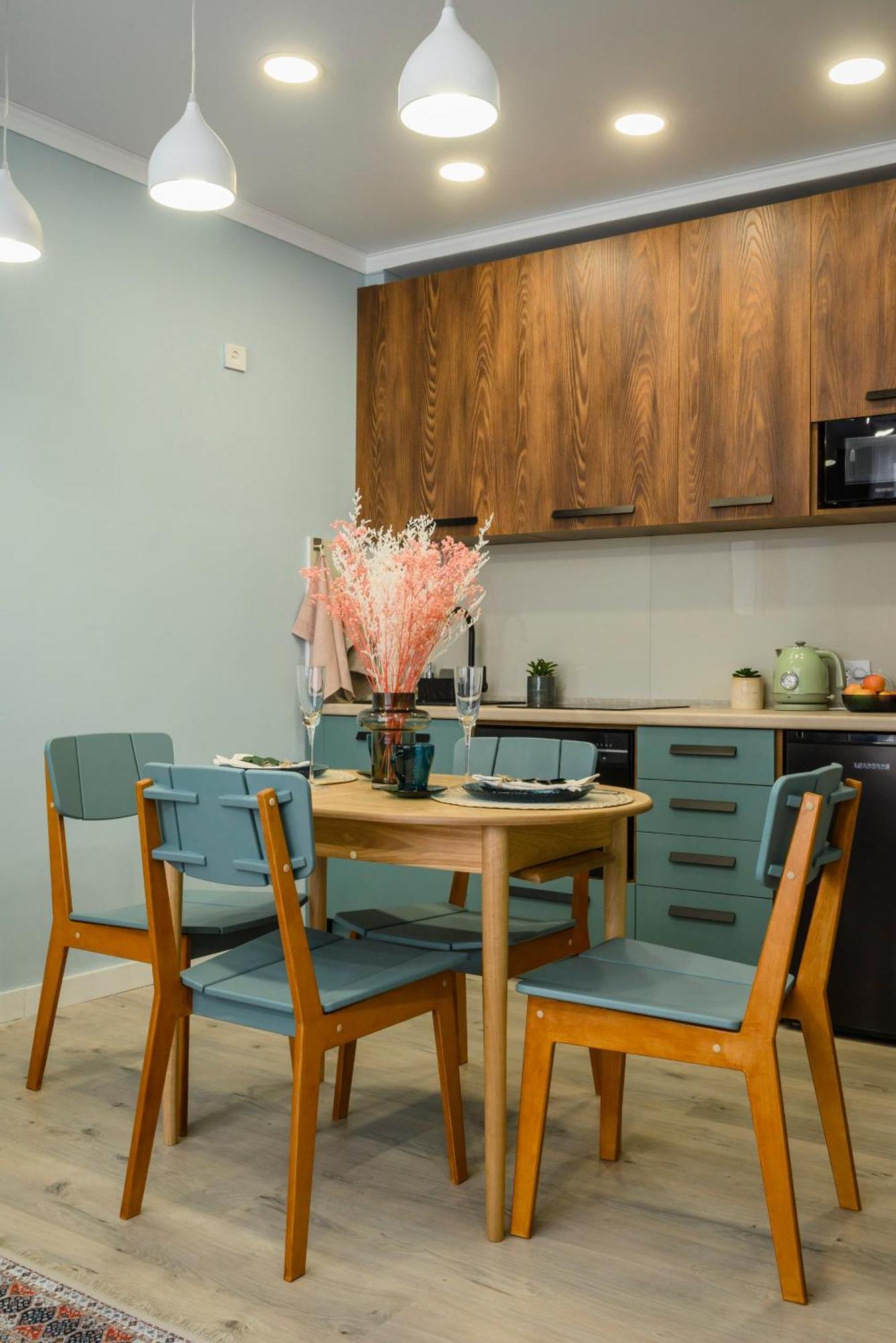 Mid-Century Charm Apartments В Центре Алматы Ngoại thất bức ảnh