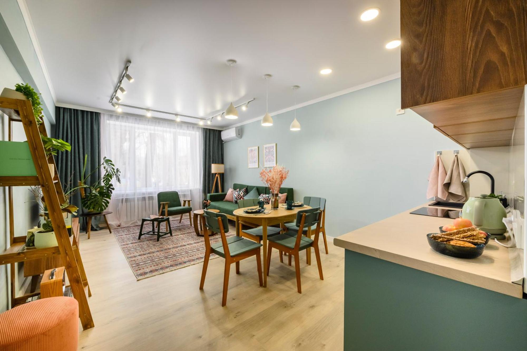 Mid-Century Charm Apartments В Центре Алматы Ngoại thất bức ảnh