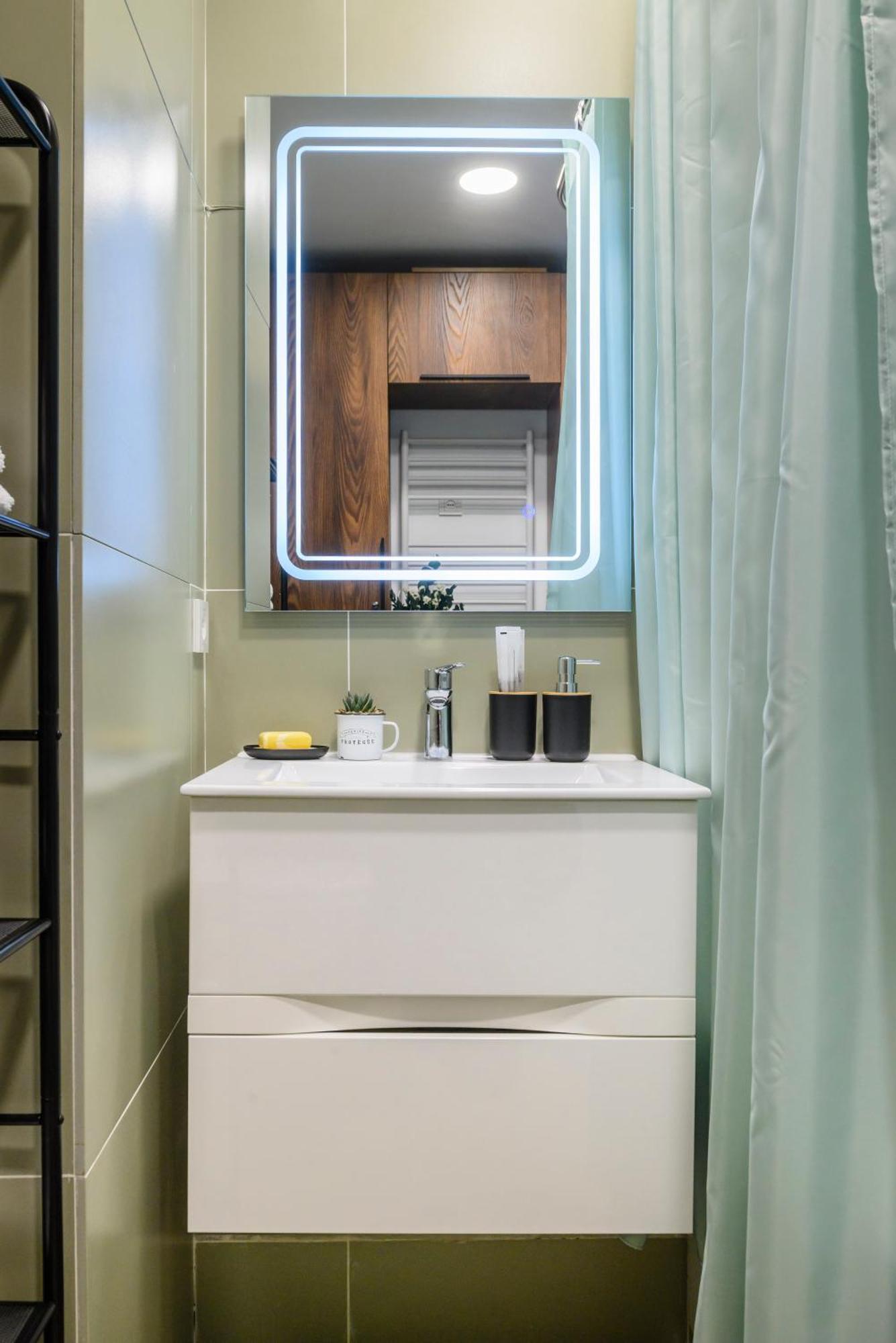 Mid-Century Charm Apartments В Центре Алматы Ngoại thất bức ảnh