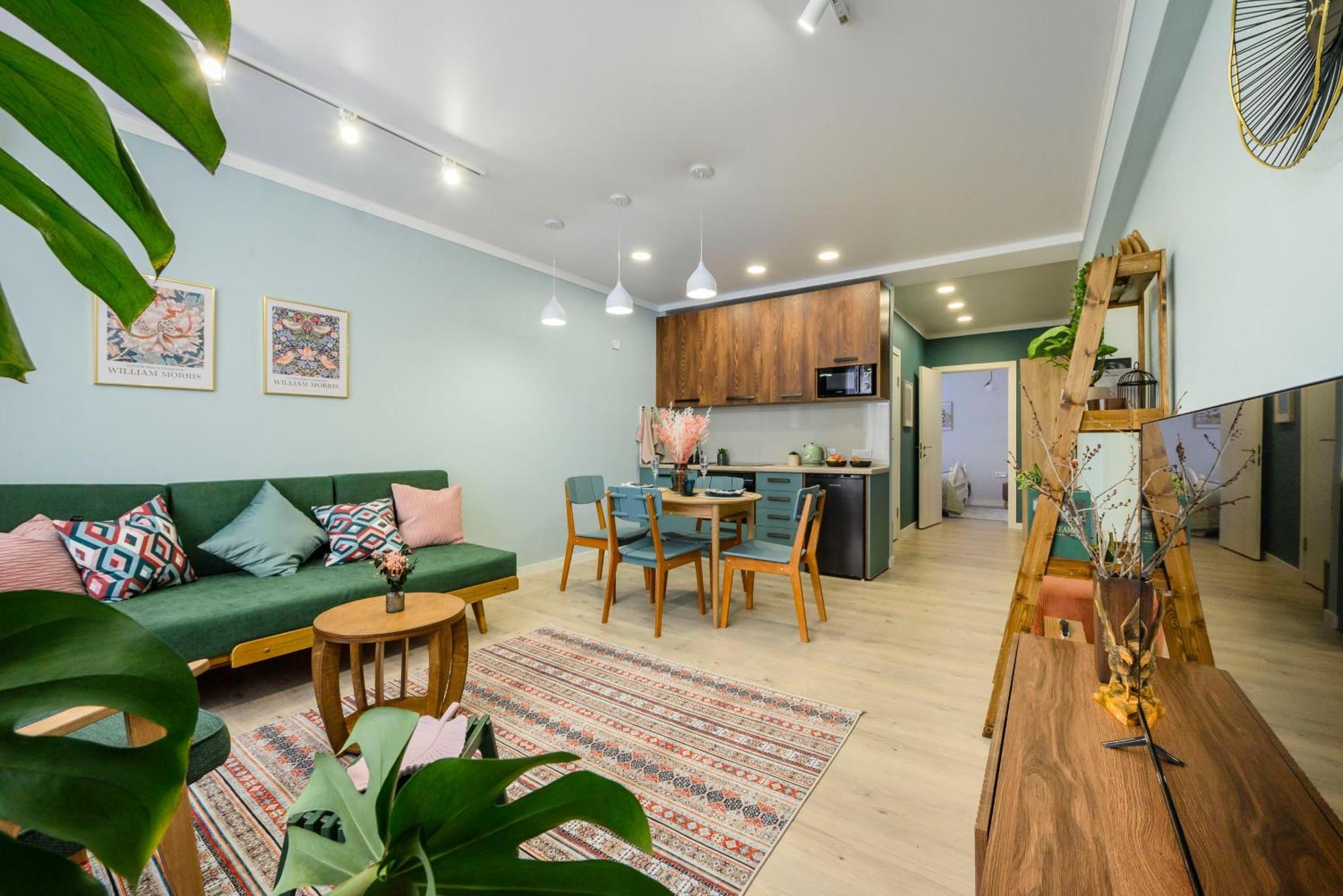 Mid-Century Charm Apartments В Центре Алматы Ngoại thất bức ảnh