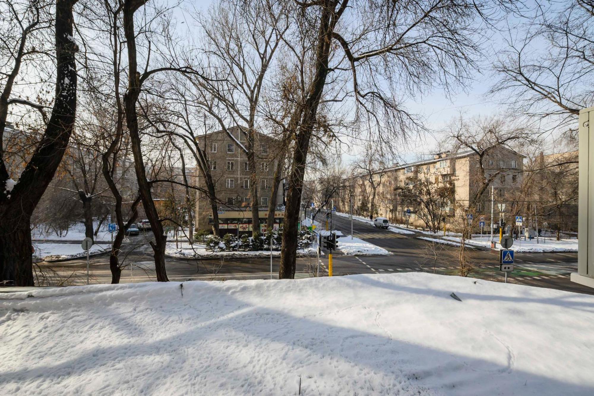 Mid-Century Charm Apartments В Центре Алматы Ngoại thất bức ảnh